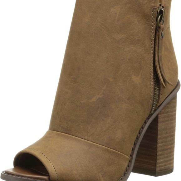 Kelsi Dagger Brooklyn
Womens Side Zip Block Heel Peep Toe Booties Brown Size 7.5 - Picture 14 of 14